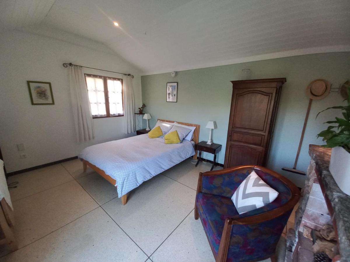 Studio Apartment In Bargemon Exterior photo